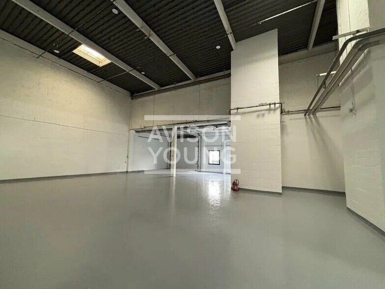 Flex in Gennevilliers for lease - Interior Photo - Image 1 of 4