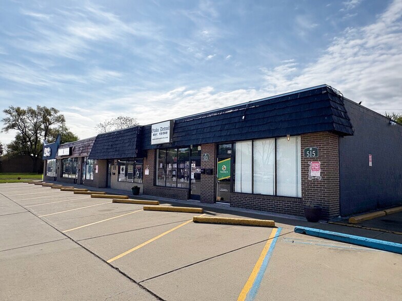 505-515 W 11 Mile Rd, Madison Heights, MI à louer - Photo du bâtiment - Image 2 de 4