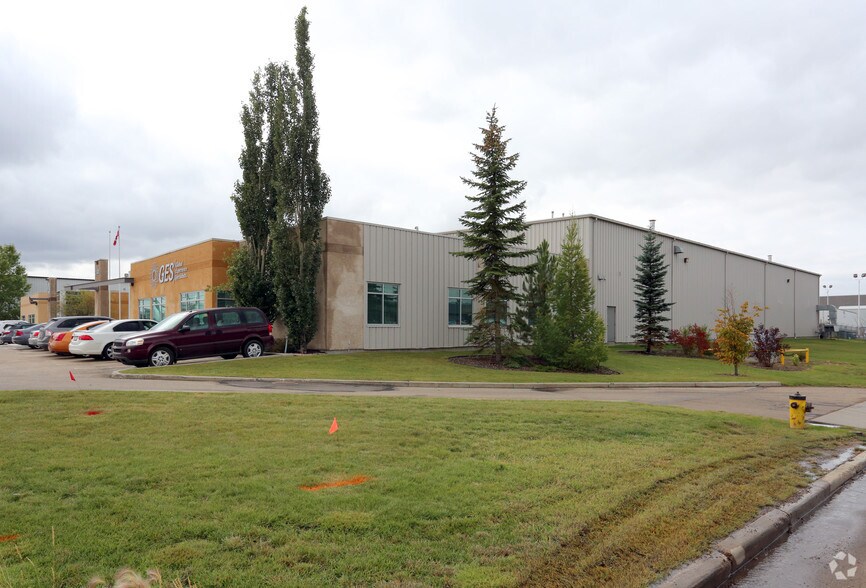 7710-7730 34th St, Edmonton, AB à louer - Photo du bâtiment - Image 2 de 13