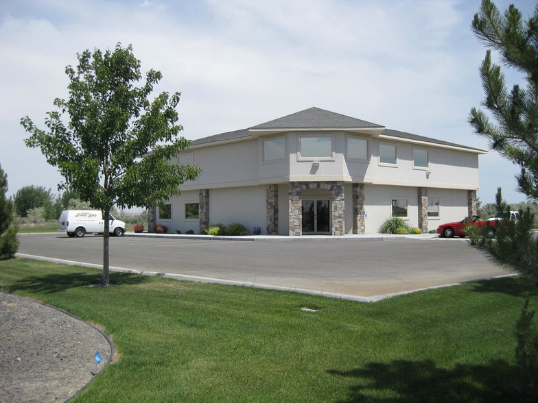 2290 Robertson Dr, Richland, WA for lease - Building Photo - Image 1 of 16