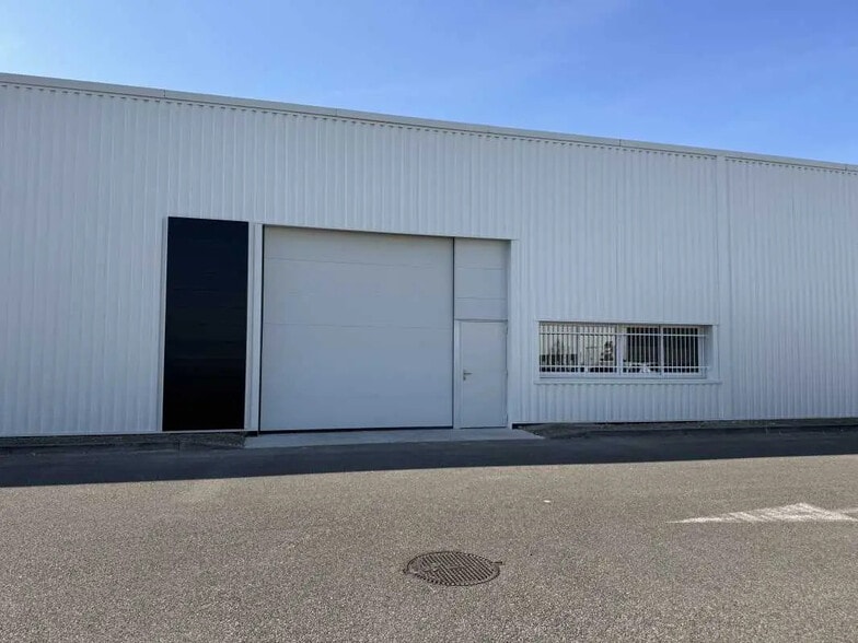 Flex in Reyrieux for lease - Building Photo - Image 3 of 14