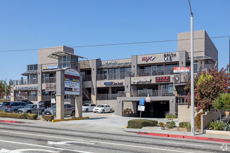 18253 Colima Rd, Rowland Heights, CA à louer - Photo du bâtiment - Image 2 de 23