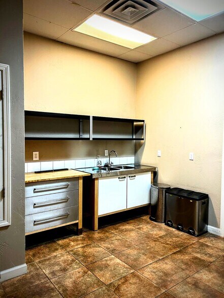 1614 N Us-281 Hwy, Marble Falls, TX à louer - Photo du bâtiment - Image 2 de 4