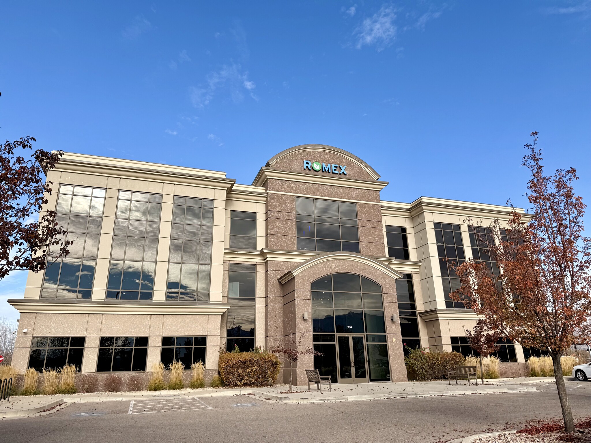 1955 W Grove Parkway, Pleasant Grove, UT à vendre Photo du bâtiment- Image 1 de 6