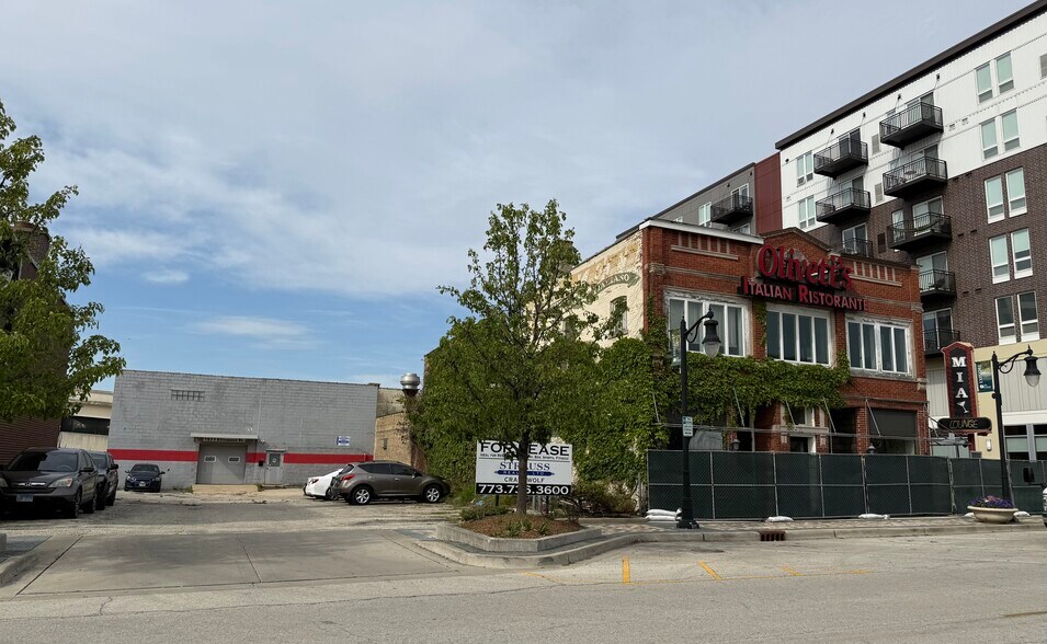 1577 Ellinwood Ave, Des Plaines, IL à louer - Photo du bâtiment - Image 2 de 8