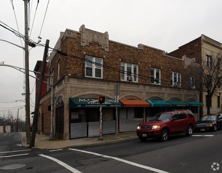 126 Baldwin Ave, Jersey City, NJ à louer - Photo du bâtiment - Image 3 de 19