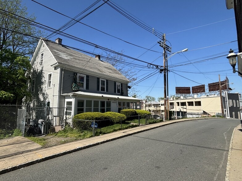 15 Clinton Pl, Morristown, NJ for sale - Building Photo - Image 2 of 3