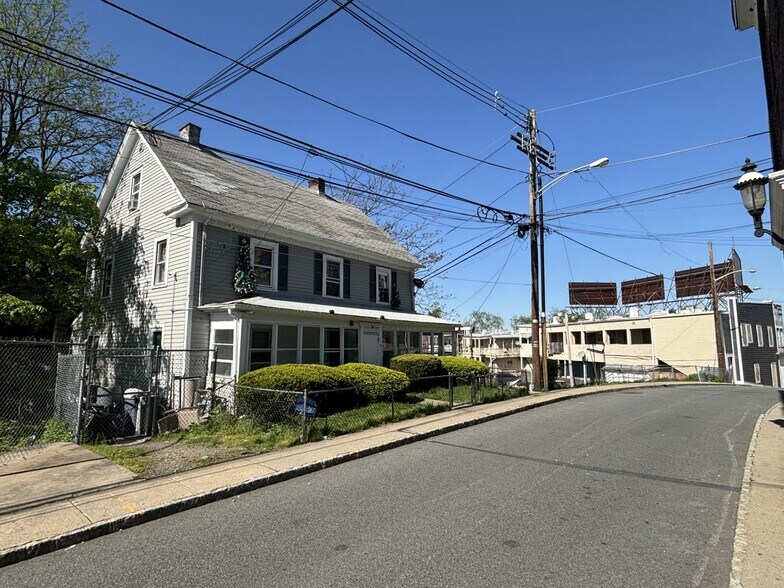 15 Clinton Pl, Morristown, NJ à vendre - Photo du bâtiment - Image 2 de 3