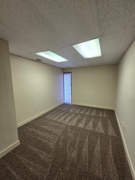 307 W Rhapsody Dr, San Antonio, TX for lease - Building Photo - Image 2 of 11