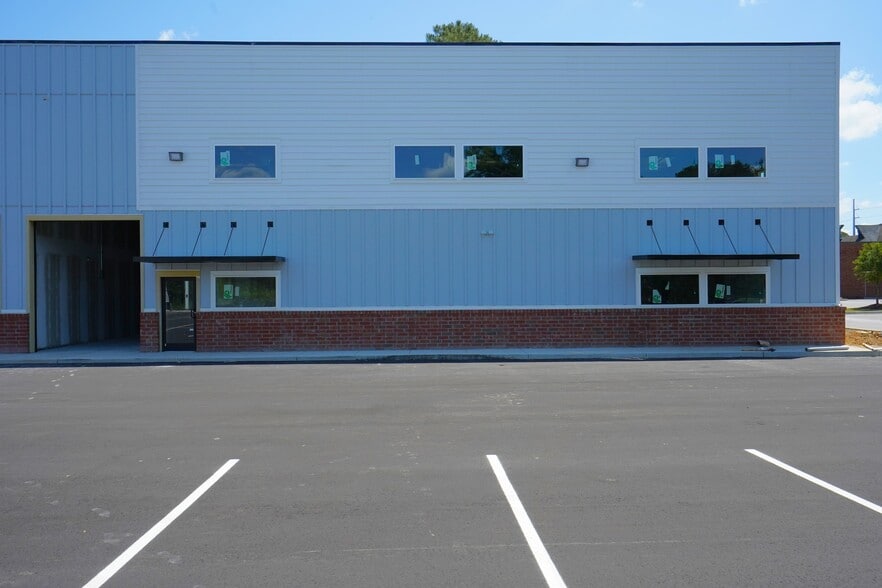 8120 Windsor Hill Blvd, North Charleston, SC for lease - Building Photo - Image 3 of 102
