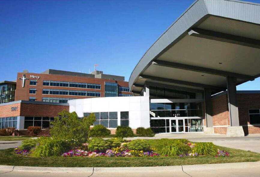 5901 Westown Pky, West Des Moines, IA à louer - Photo du bâtiment - Image 2 de 2