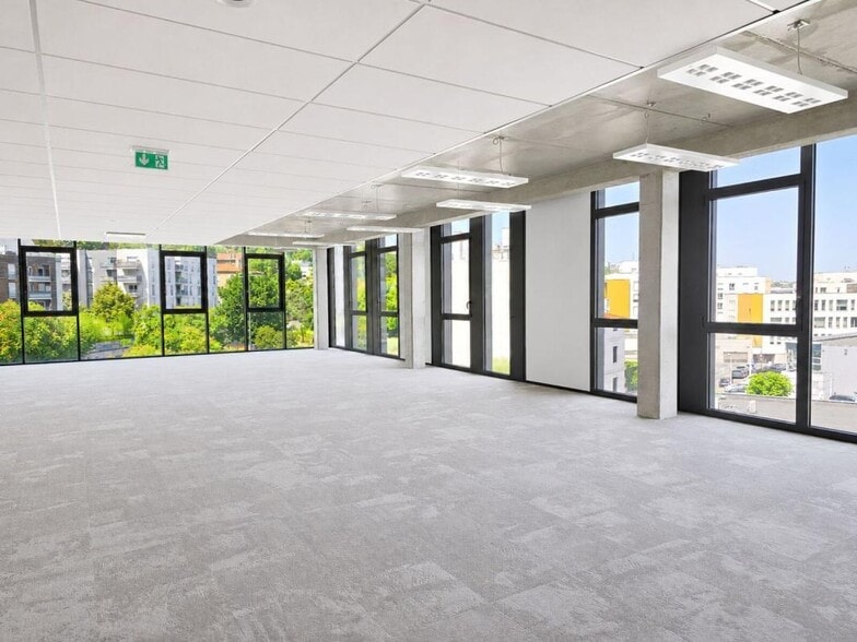 1-3 Avenue Sidoine Apollinaire, Lyon for lease - Building Photo - Image 1 of 11