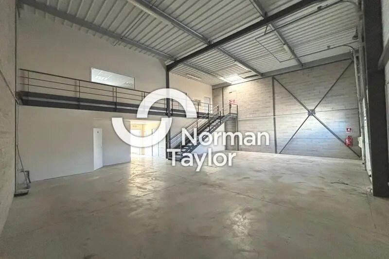 Office in Montpellier for lease - Interior Photo - Image 2 of 17