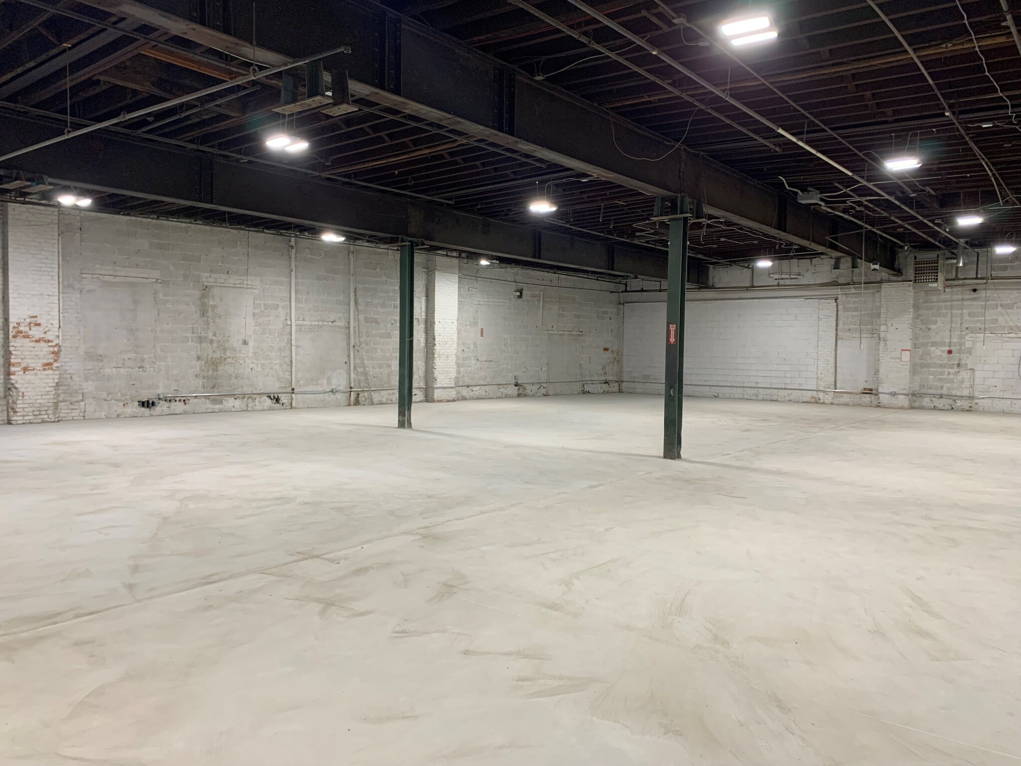 150 Nassau Terminal Rd, New Hyde Park, NY for lease Interior Photo- Image 1 of 5