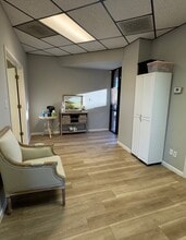 625 N Gilbert Rd, Gilbert, AZ for lease Interior Photo- Image 2 of 11