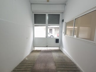 Plus de détails pour Multi-résidentiel à vendre