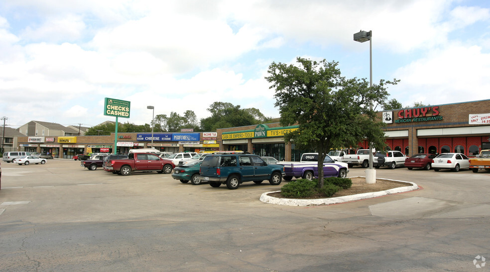 1201-1249 Woodhaven Blvd, Fort Worth, TX for lease - Building Photo - Image 2 of 29