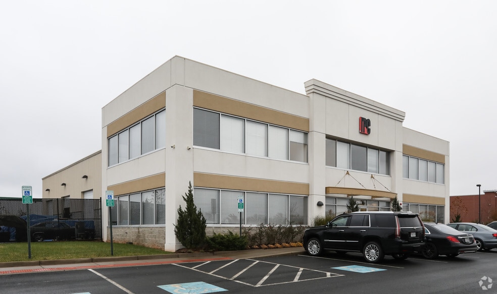42669 Trade West Dr, Sterling, VA for lease - Building Photo - Image 2 of 4