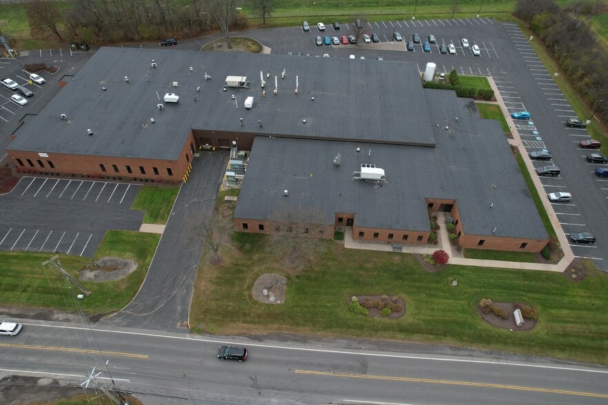 103 Commerce Blvd, Liverpool, NY for lease - Building Photo - Image 3 of 7