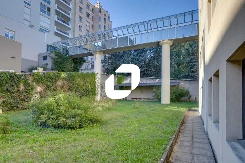 Office in Villeurbanne for lease Building Photo- Image 1 of 13