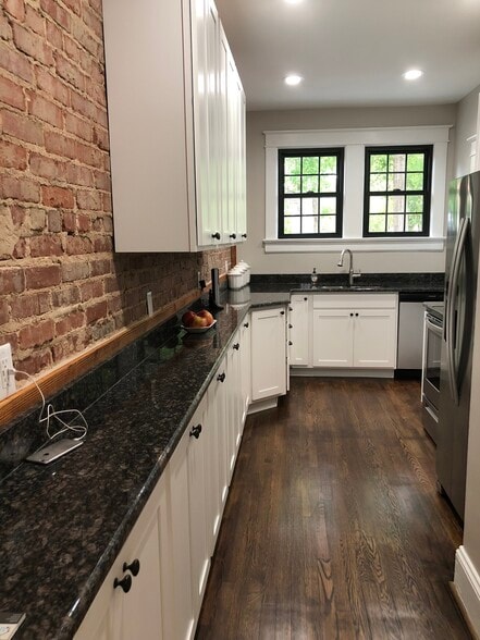 200 N Gulf St, Sanford, NC for sale - Interior Photo - Image 2 of 37
