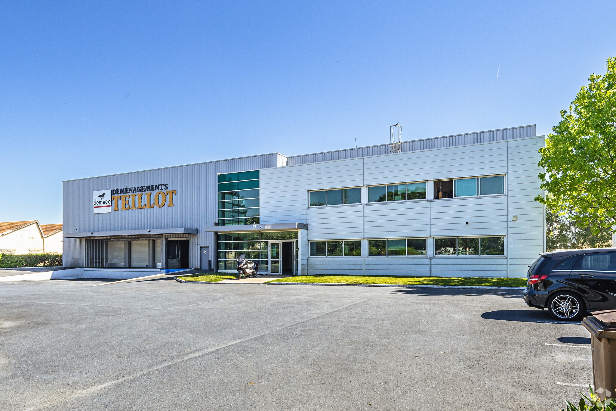 Flex in Vitry-sur-Seine for lease Primary Photo- Image 1 of 3