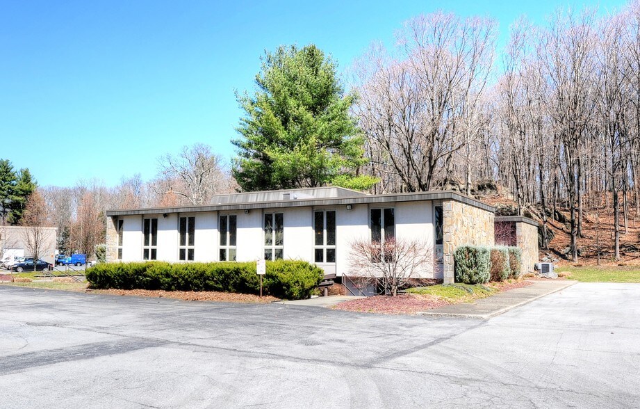 10 Boice Rd, Hyde Park, NY à vendre - Photo du bâtiment - Image 1 de 26