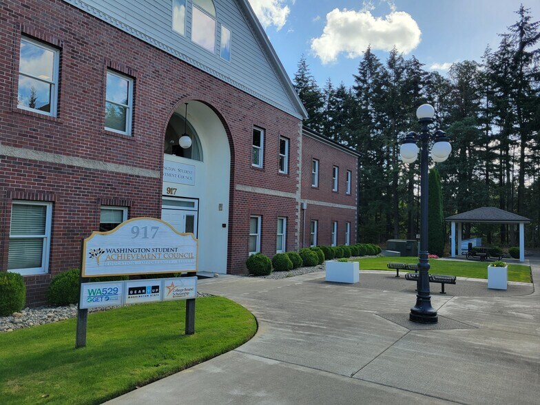 917 Lakeridge Way SW, Olympia, WA à vendre - Photo du bâtiment - Image 2 de 3