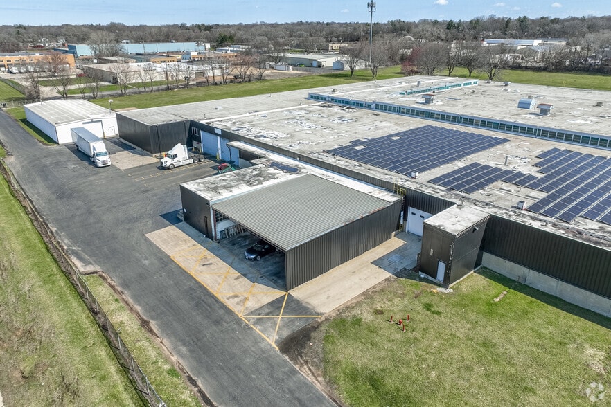 2210 Harrison Ave, Rockford, IL for lease - Building Photo - Image 2 of 9