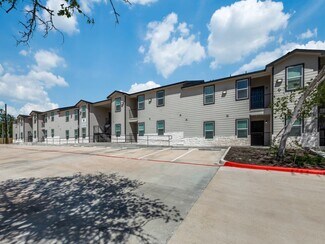 Plus de détails pour 100 Ingram Rd, San Antonio, TX - Multi-résidentiel à vendre