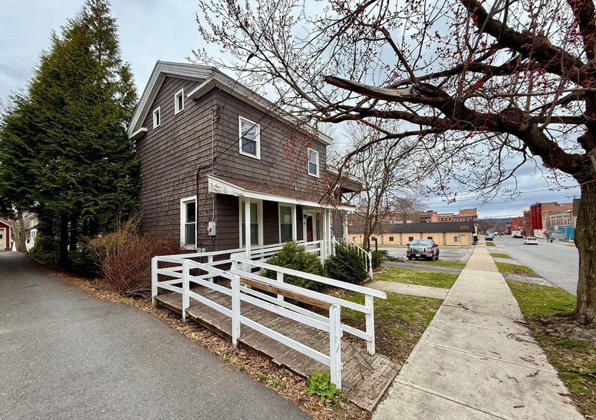 41 S Perry St, Johnstown, NY à vendre - Photo du bâtiment - Image 3 de 25