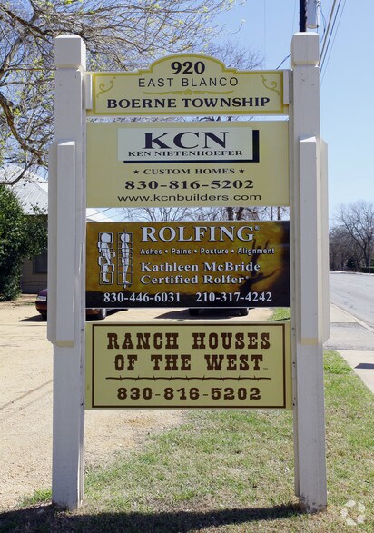 920 E Blanco Rd, Boerne, TX à vendre - Photo du bâtiment - Image 2 de 10