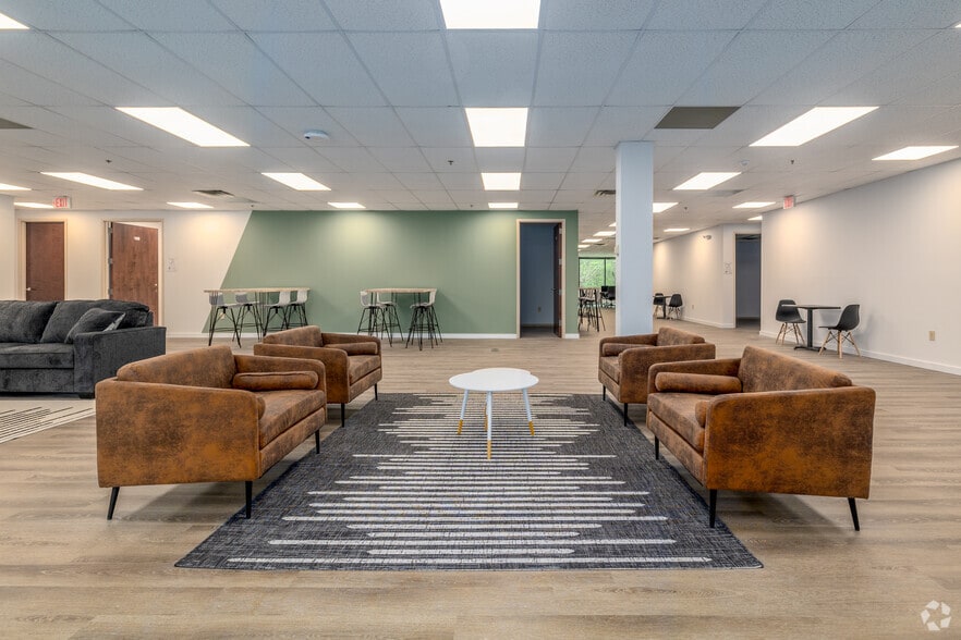 534 River Crossing Dr, Fort Mill, SC for lease - Interior Photo - Image 2 of 15