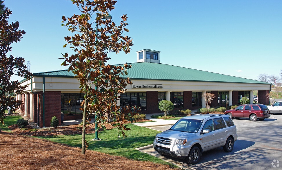 1910 Jake Alexander Blvd W, Salisbury, NC à louer - Photo du bâtiment - Image 2 de 2