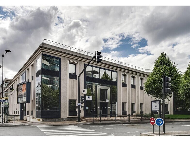 Bureau dans Saint-Denis à louer - Photo du bâtiment - Image 2 de 19