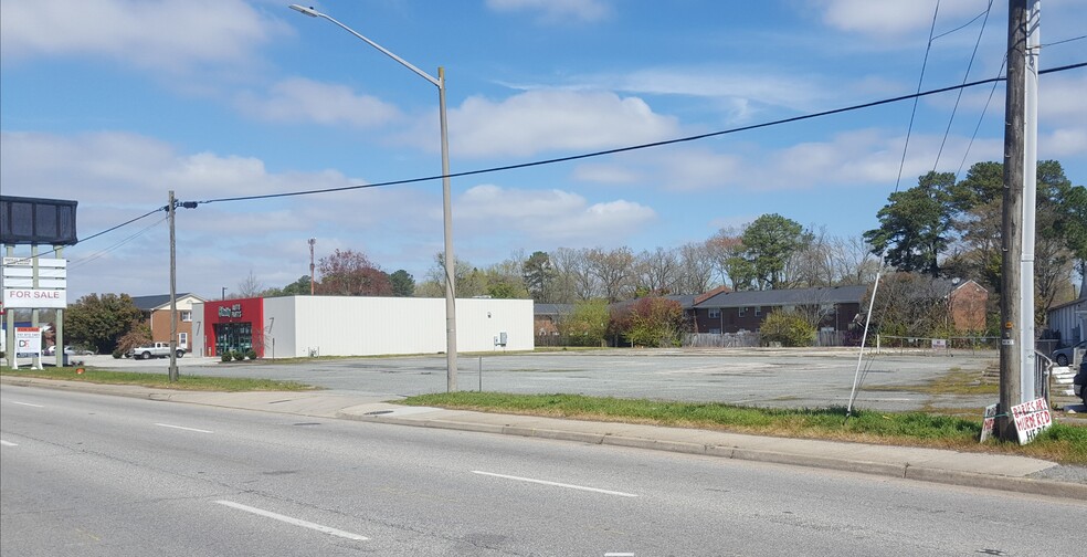 10764 Jefferson Ave, Newport News, VA for sale - Building Photo - Image 1 of 4