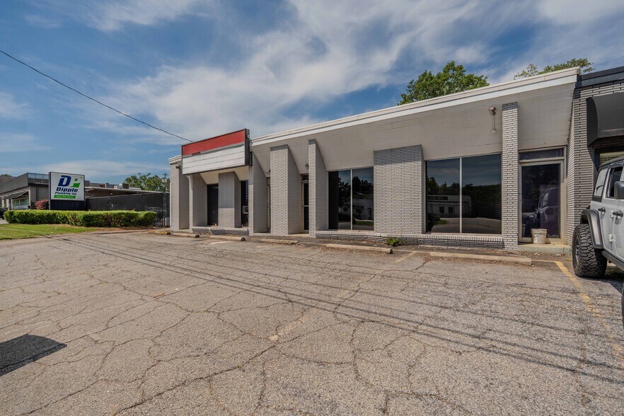 215 N Pleasantburg Dr, Greenville, SC à vendre - Photo du bâtiment - Image 3 de 32