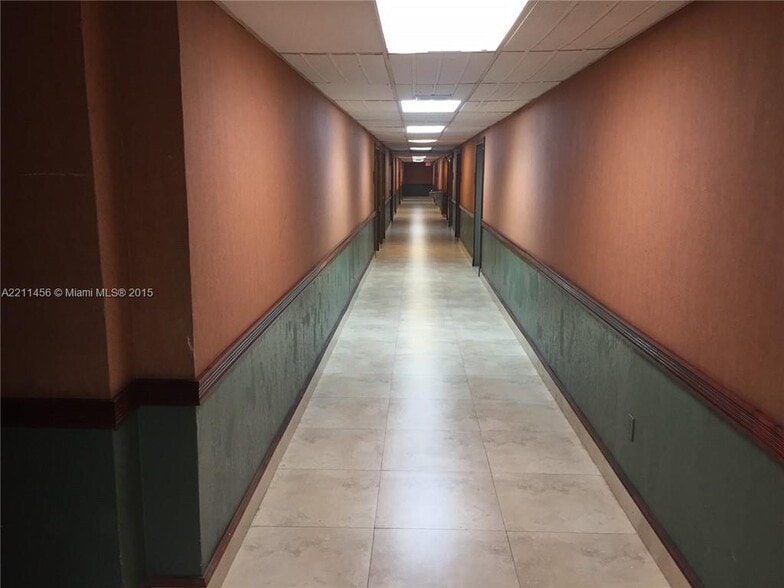99 NW 183rd St, North Miami Beach, FL for lease - Interior Photo - Image 3 of 10