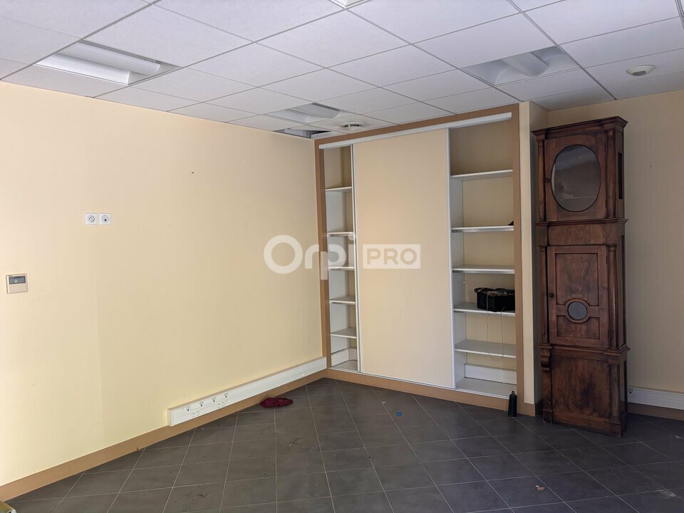 Office in Avignon for lease Interior Photo- Image 1 of 5