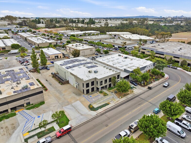 7745 Arjons Dr, San Diego, CA à vendre - Photo du bâtiment - Image 2 de 5