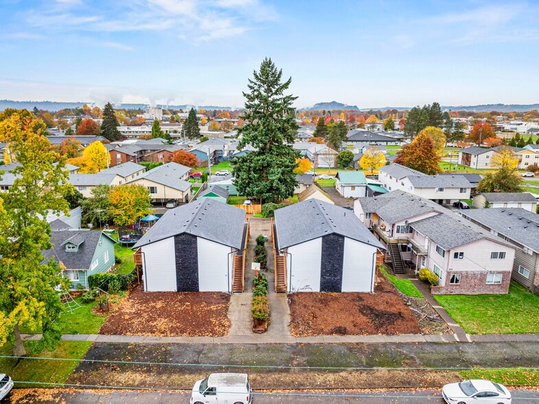 947 7th Ave, Longview, WA à vendre - Photo du bâtiment - Image 2 de 20