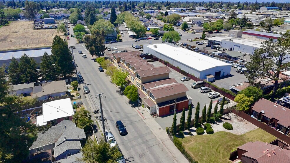 623 Aston Ave, Santa Rosa, CA à vendre - Aérien - Image 2 de 12