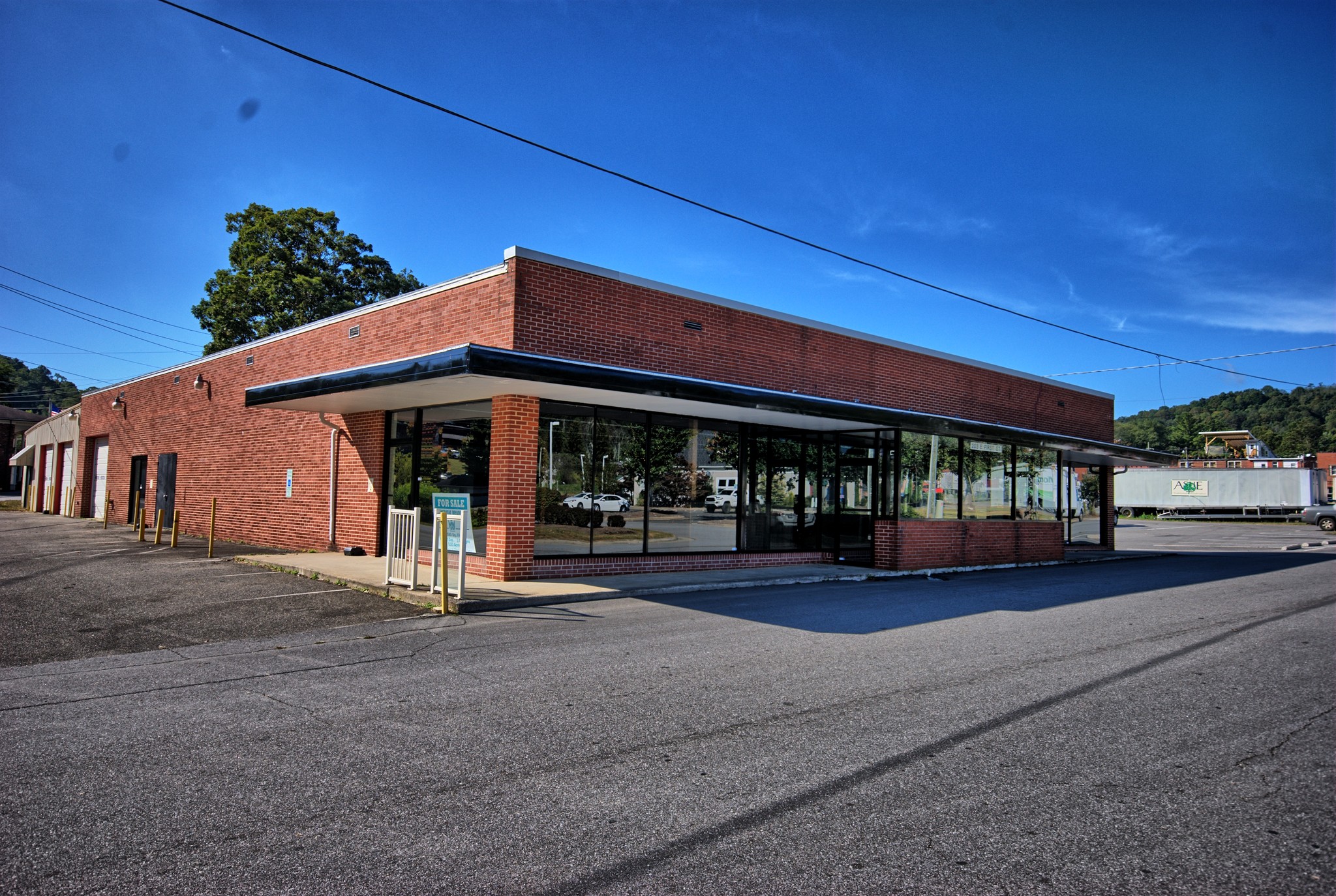 203 E First St, West Jefferson, NC à vendre Photo du bâtiment- Image 1 de 1