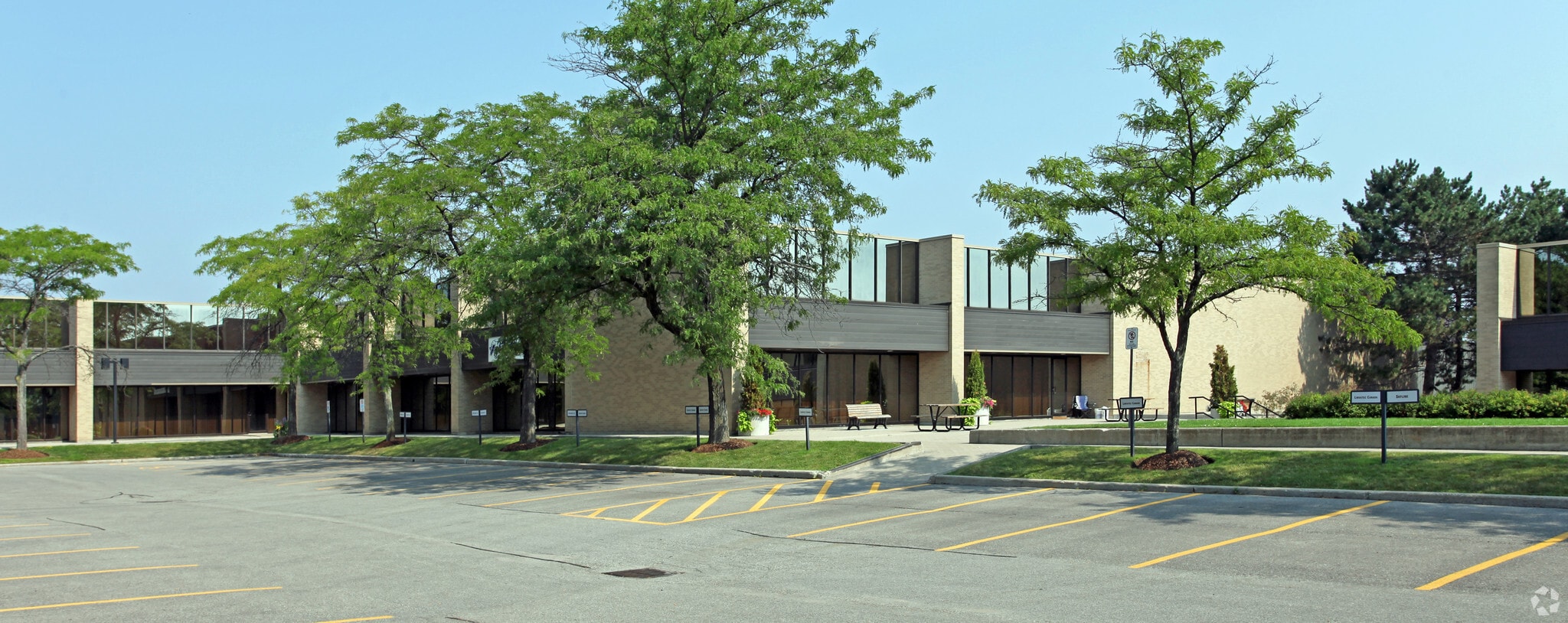 2333 Millrace Ct, Mississauga, ON for lease Primary Photo- Image 1 of 2