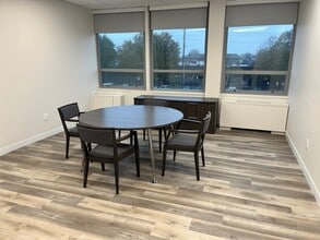 99 W Hawthorne Ave, Valley Stream, NY à louer Photo intérieure- Image 2 de 6