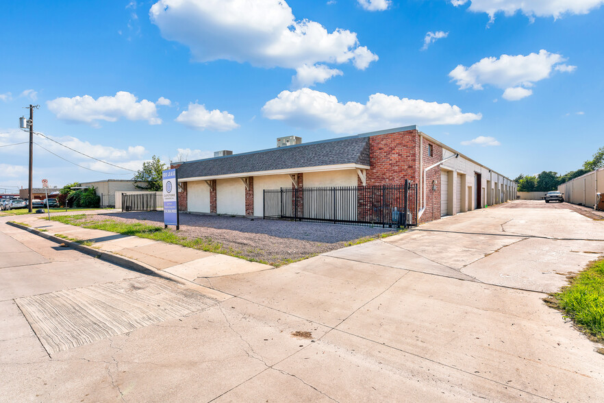 11005 Indian Trl, Dallas, TX for lease - Building Photo - Image 3 of 5