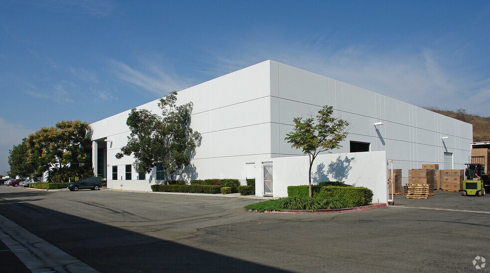 25131 Arctic Ocean Dr, Lake Forest, CA for lease - Primary Photo - Image 1 of 4