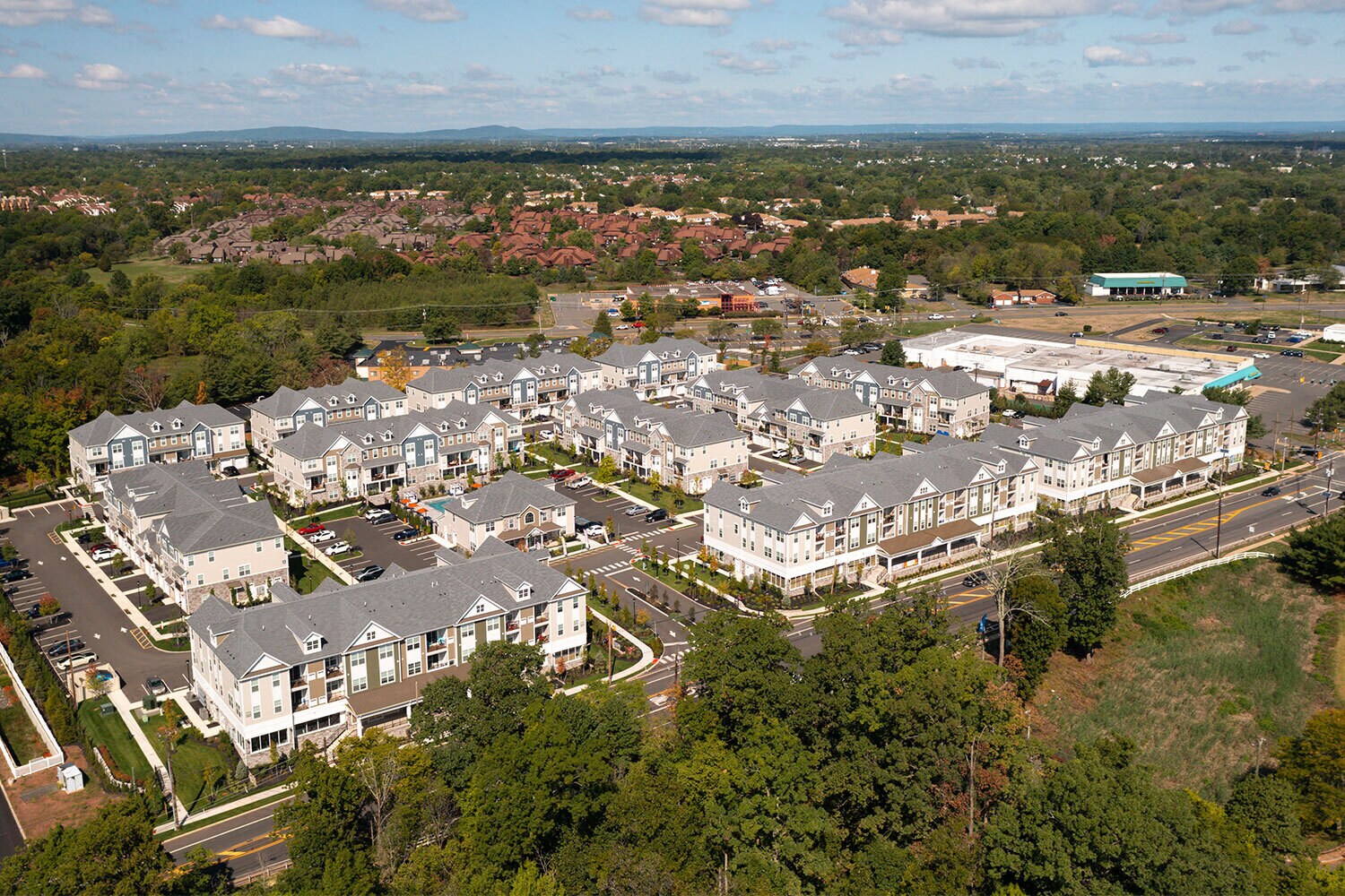 1 Housel Cir, Hillsborough, NJ à louer Photo du bâtiment- Image 1 de 23