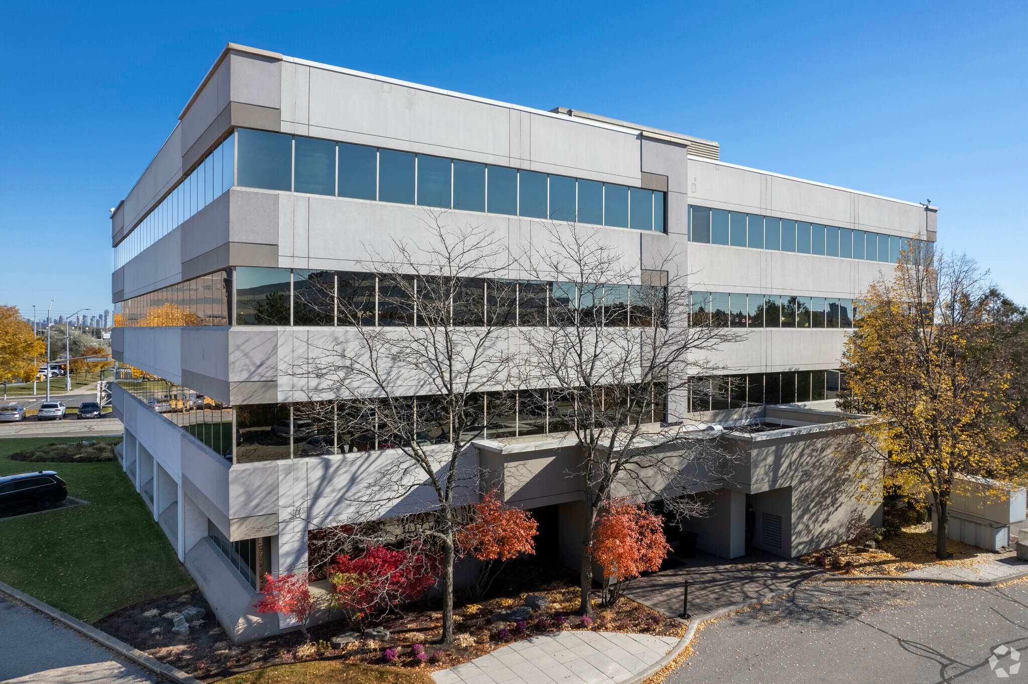 2121 Argentia Rd, Mississauga, ON à louer Photo du bâtiment- Image 1 de 9