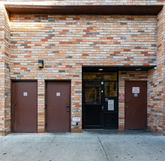 1660 Boston Rd, Bronx, NY à louer - Photo du bâtiment - Image 1 de 1